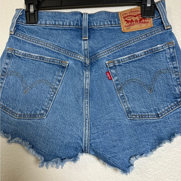 Levi's Woman’s 501 Covered Button Fly Jean Shorts with Distressed Frayed Hem. 26 - Picture 2 of 10